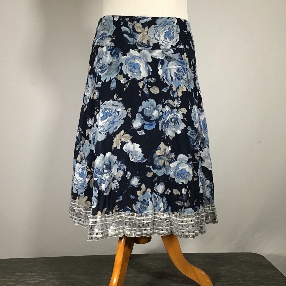 Skirt floral with sequence embellished hem